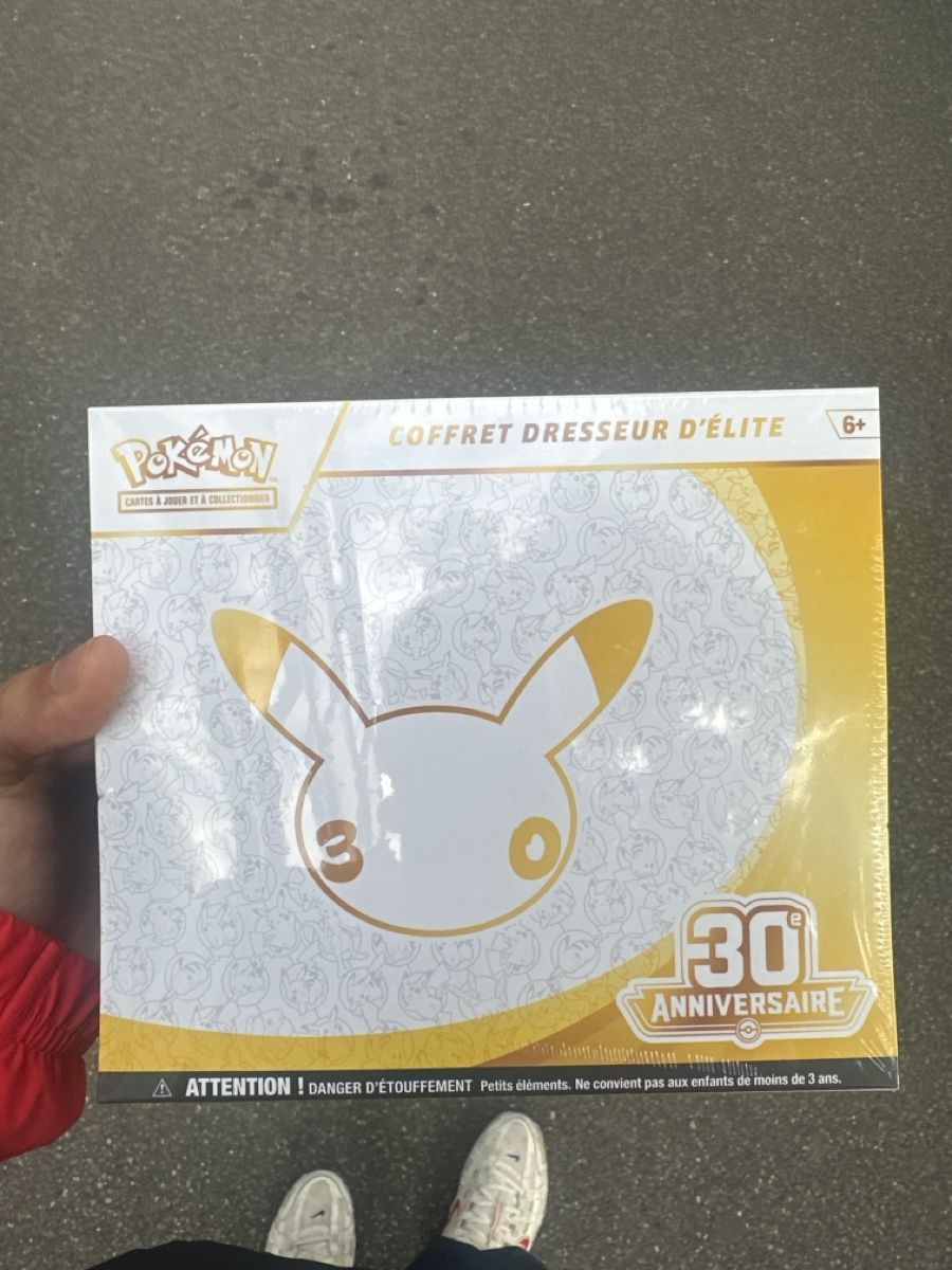 Pokémon Carte collezionabili: Pokemon 30 Anniversary ETB FR – Nuovo e nell'imballaggio originale da Basel venduto da Milorad53