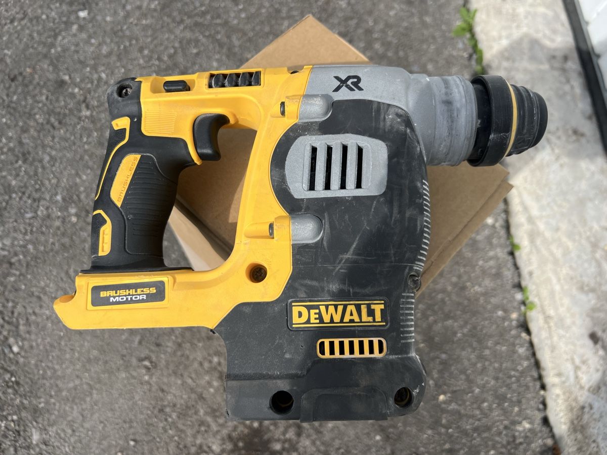 Dewalt Trapani: DeWalt XR Akku-Bohrhammer – Difettoso da Thun venduto da Biaggi1