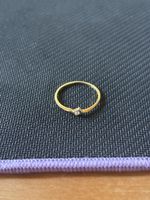 Feiner Vergoldeter Ring mit kleinem Stein– Grösse 53