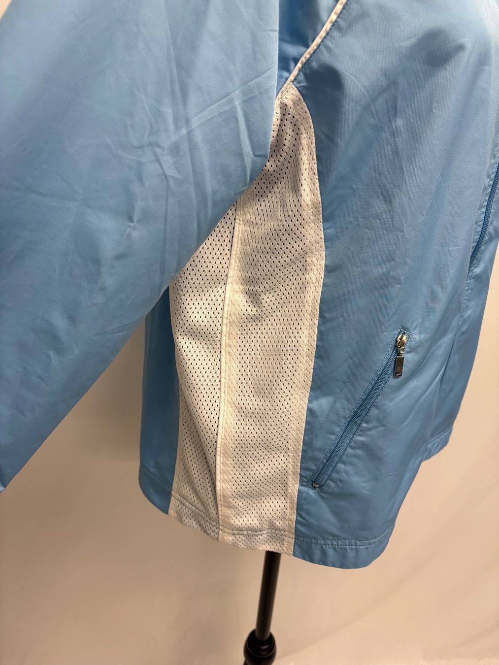 Nike Giacche: Nike Jacke, hellblau Gr. M Trainingsjacke Mesh – Nuovo (secondo la descrizione) da Regensdorf venduto da secondchancefashion 1