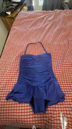 Maillot de bain bleu avec jupe etat comme neuf