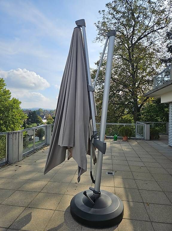 Sonnenschirme: Sonnenschirm mit Sockel – Gebraucht aus Romanshorn von Deme15