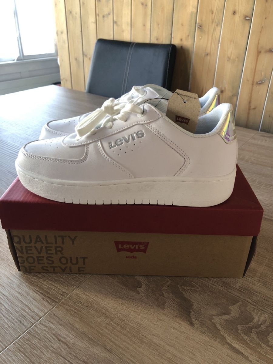 Levi's Schuhe für Jungen: Levi's Sneaker Gr. 37 White Mirror Neu mit Karton – Neu und originalverpackt aus Goldingen von FirebirdLady92