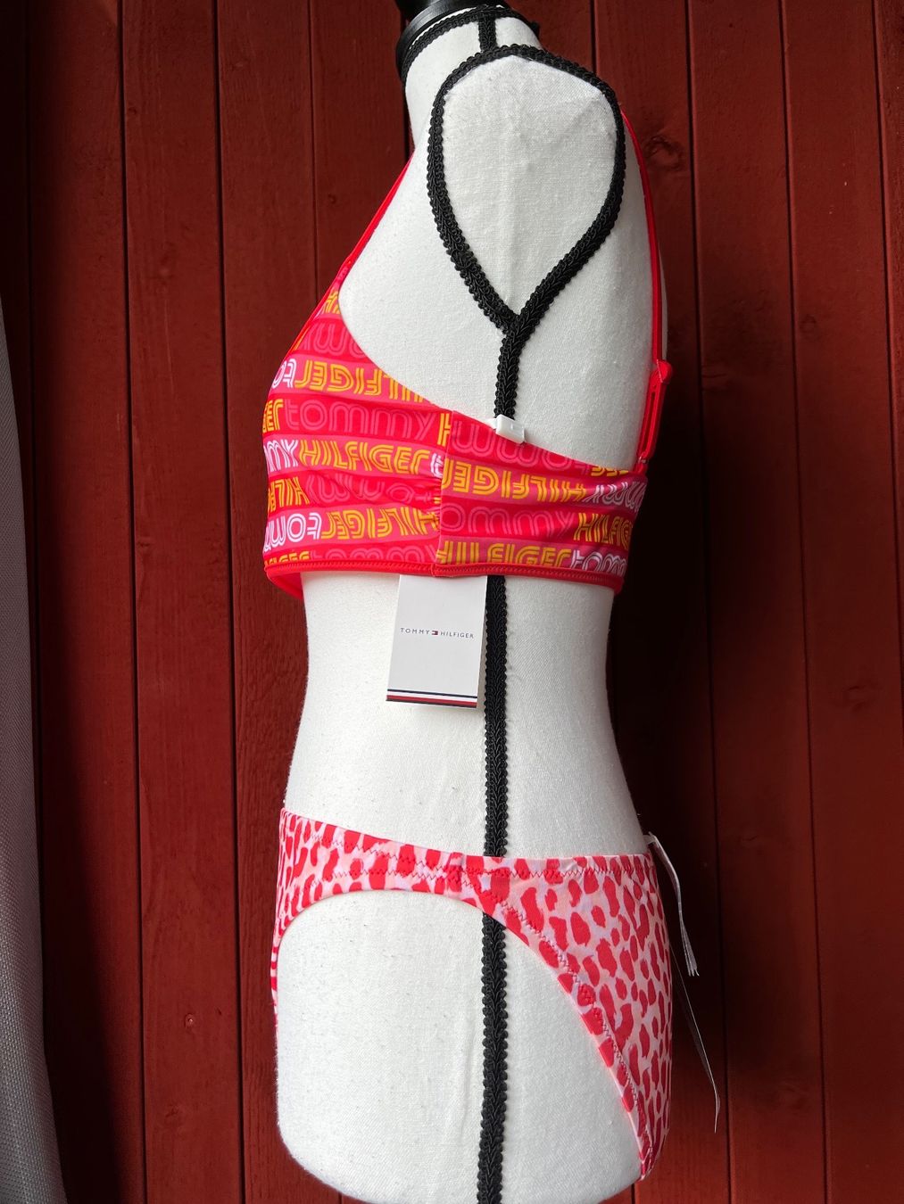 Tommy Hilfiger Maillots de bain & Bikinis: Badeanzug Tommy Hilfiger M Badehose S – Neuf avec emballage d'origine à Riehen par edu_92w7 8