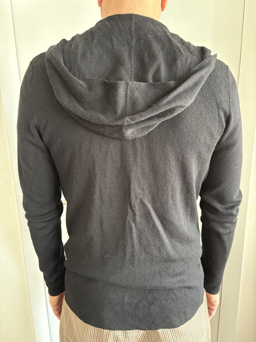 Sandro Maglioni & Felpe: Schwarze Strickjacke von Sandro Paris – Usato da Thalwil venduto da mic_87cm 1