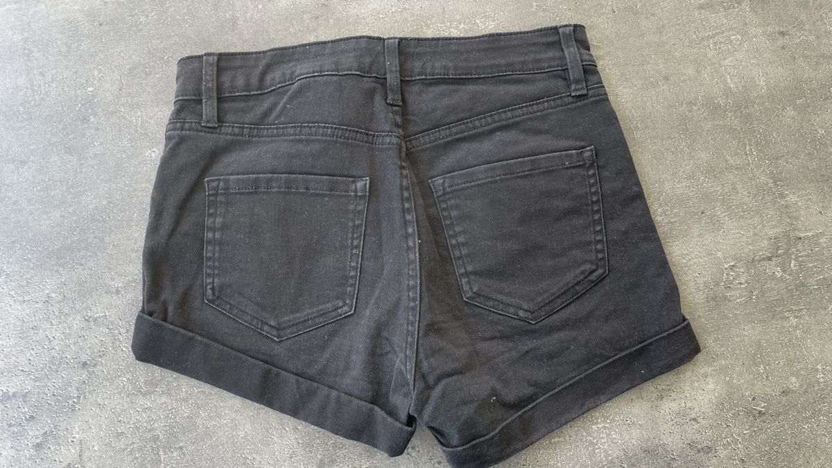 H&M Pantaloni: Shorts H&M Gr. 32 neuwertig – Usato da Neuenkirch venduto da balani 1