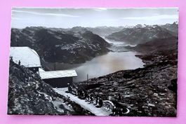 Niesen-Kulm - Station - Blick auf Thuner- und Brienzersee