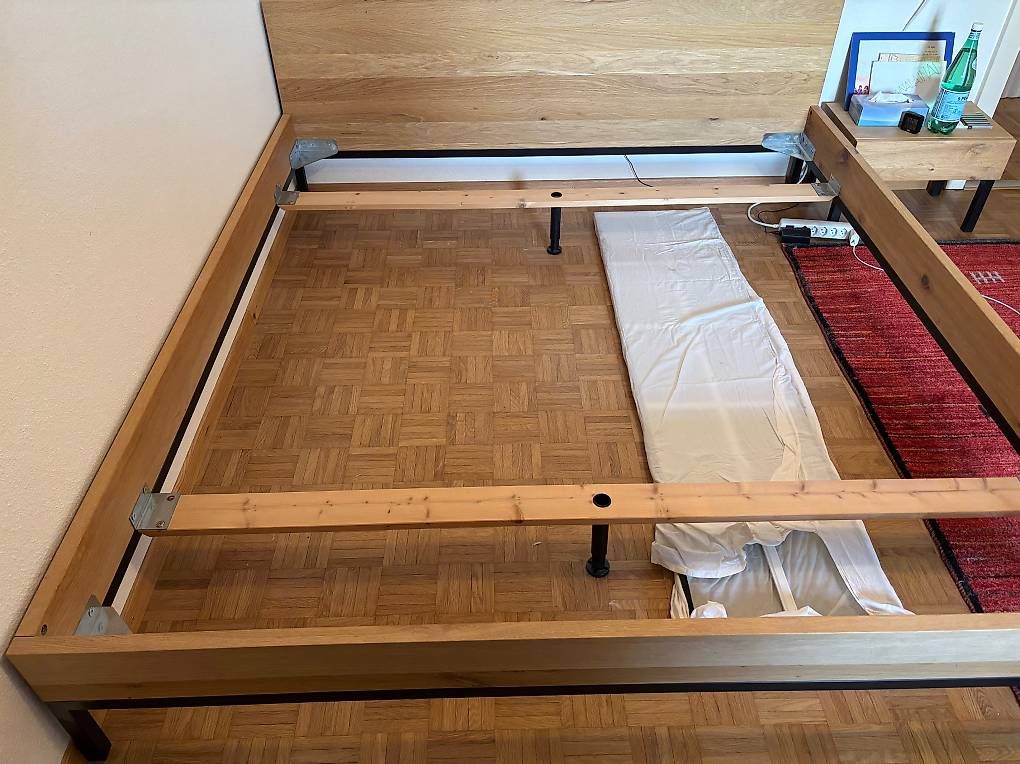 Interio Lits: Lit double avec tables de nuit – D'occasion à Epalinges par Swissfamily14