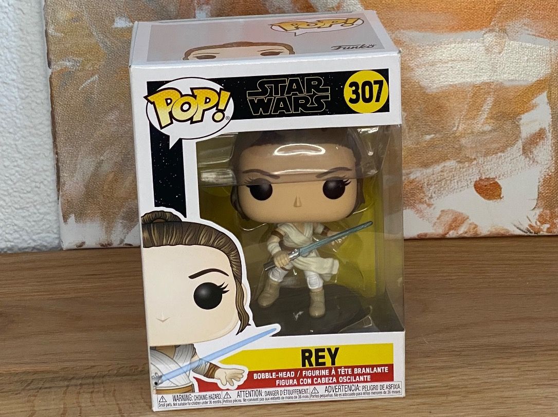 Funko Statuette: Funko Pop Star Wars - Rey #307 – Nuovo e nell'imballaggio originale da Oensingen venduto da CSCollectors