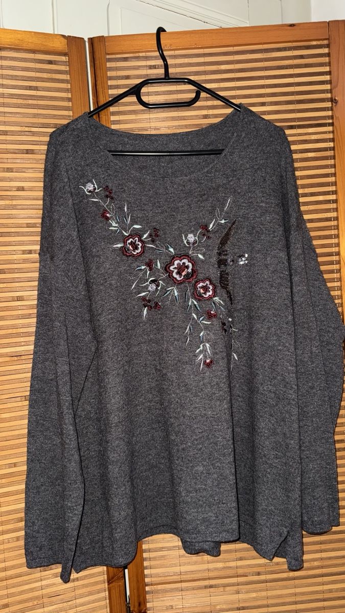 Pullover & Sweatshirts: Schöner Longpullover 46 – Gebraucht aus Gümligen von morticiaaddams