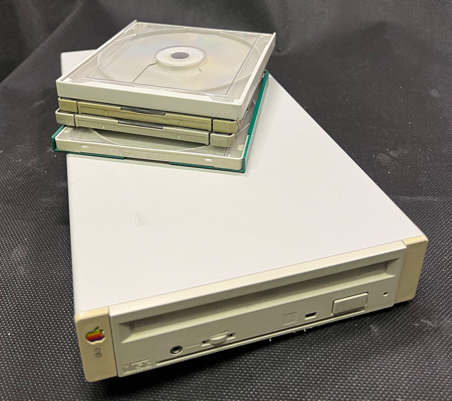 Apple PC: AppleCD 300 CD-ROM Laufwerk Model-Nr. M3023 – Usato da Steckborn venduto da rboelsterli