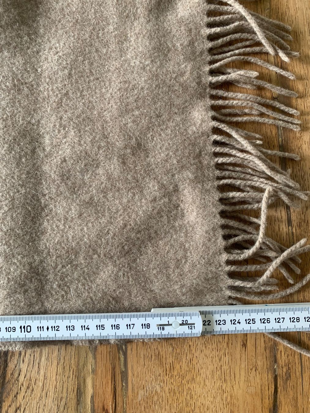 Foulard & Sciarpe: écharpe en laine beige – Usato da Genève venduto da sanchka0 1