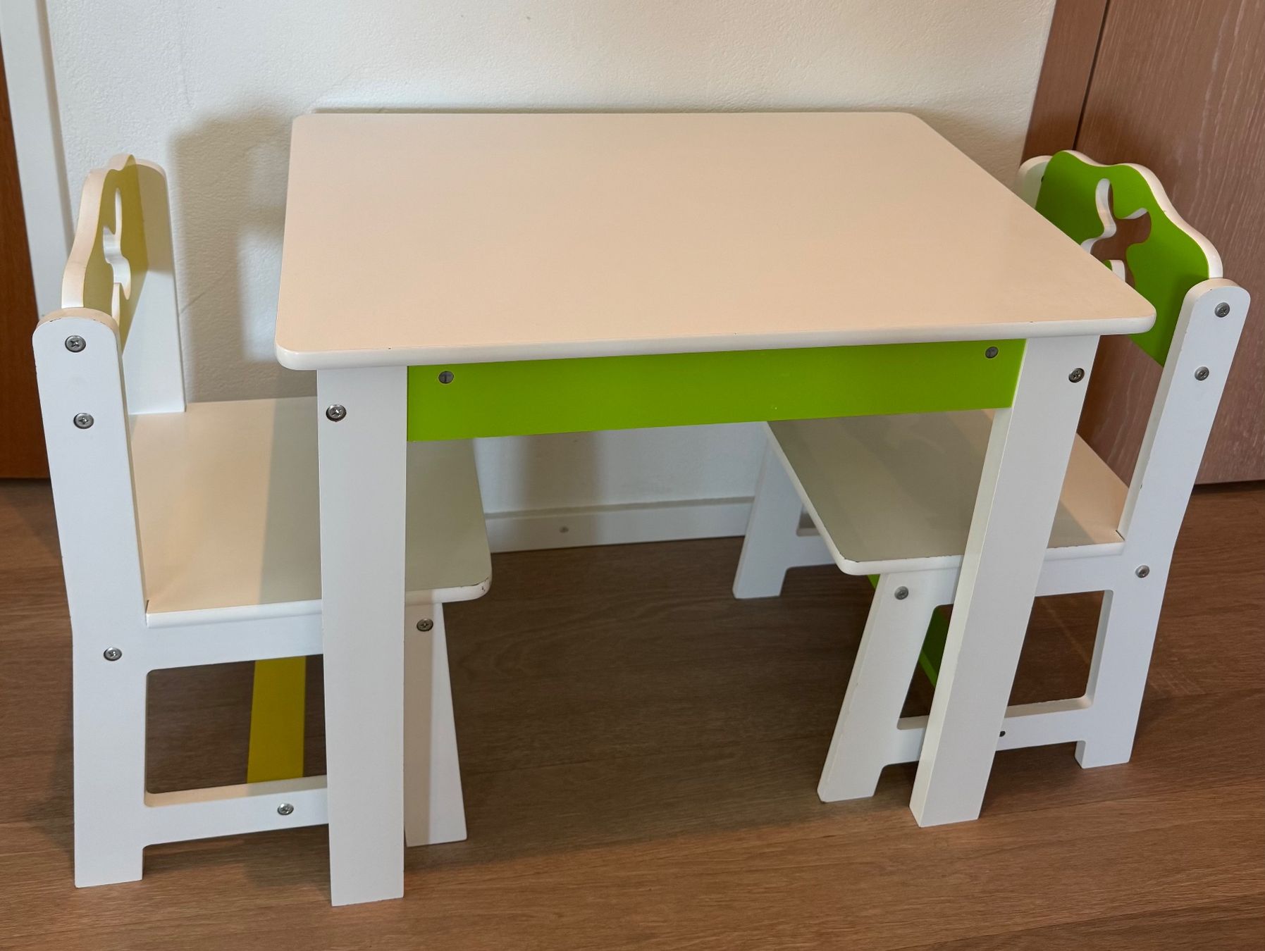 Set di tavolo e panche: Sitzgruppe Kindersitzgruppe Table & Chairs Set for Children – Usato da Richterswil venduto da Lea_Schmidt