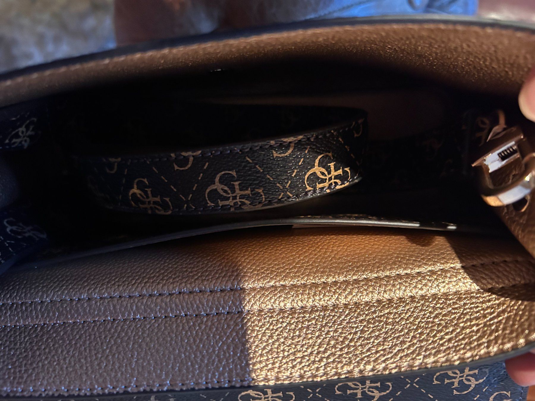 Guess Autres vêtements & accessoires: sac a main – D'occasion à Le Châble VS par gege017 4