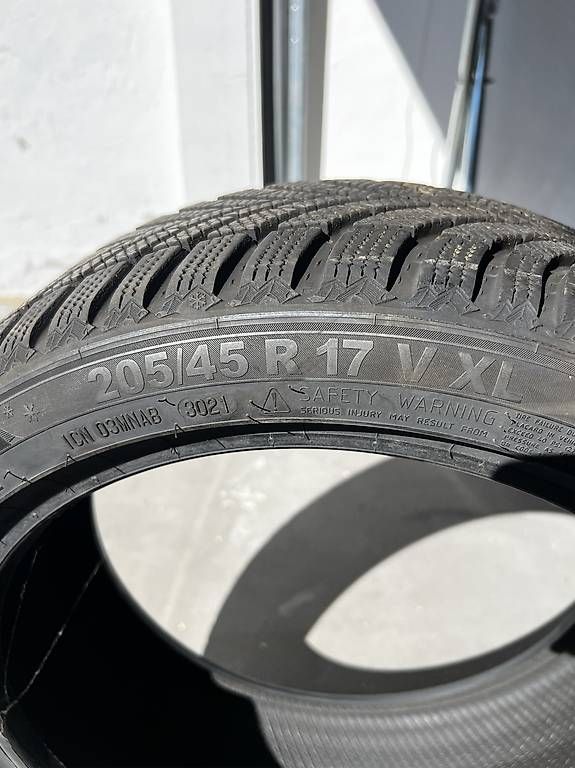 Pneumatici & Ruote complete: 205/45 R17 Winterreifen – Usato da Sursee venduto da gas_8n5t 1