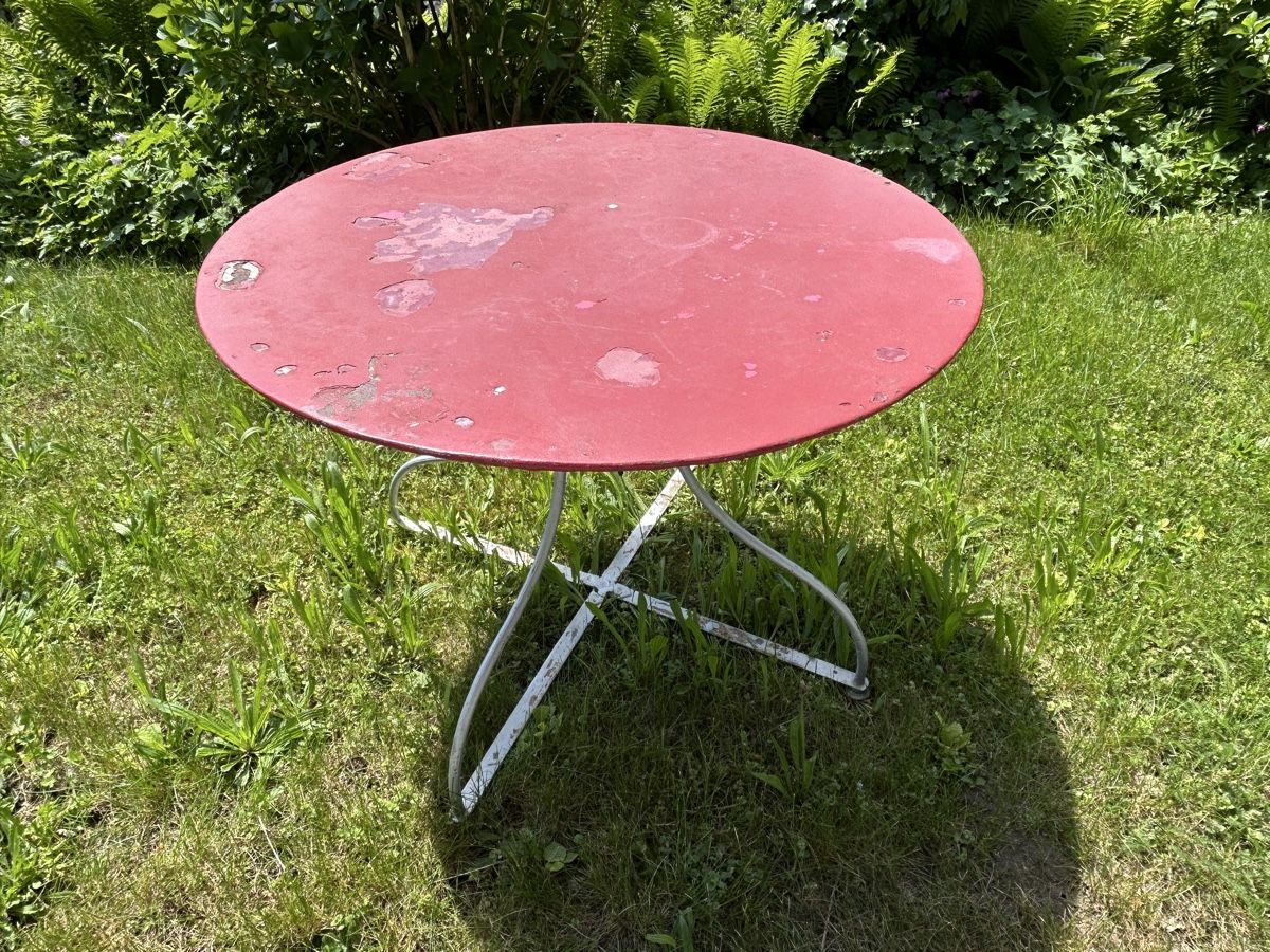 Tavoli: Vintage Gartentisch, rot, Durchmesser 97cm – Usato da Burgdorf venduto da Starmorpheus