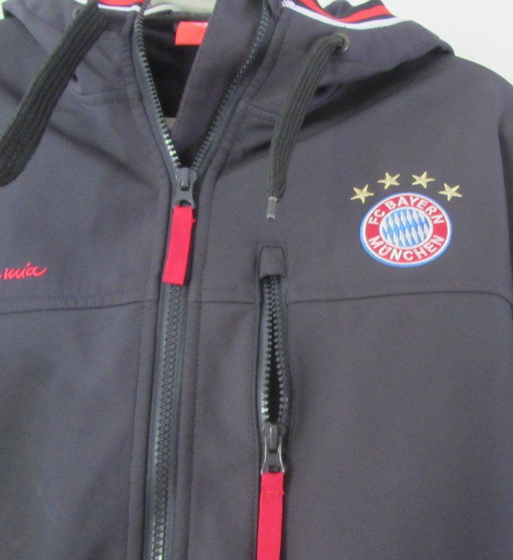 Bayern München Giacche: FC Bayern München Softshelljacke dunkelblau Gr. L – Usato da Kreuzlingen venduto da heinrich7h 2