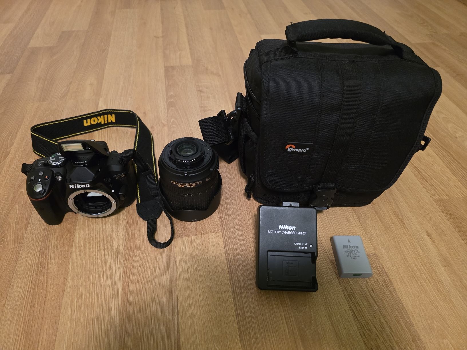 Nikon D5300 + AF-S Nikkor 18-105mm + Tasche (Gebraucht) in Cham 