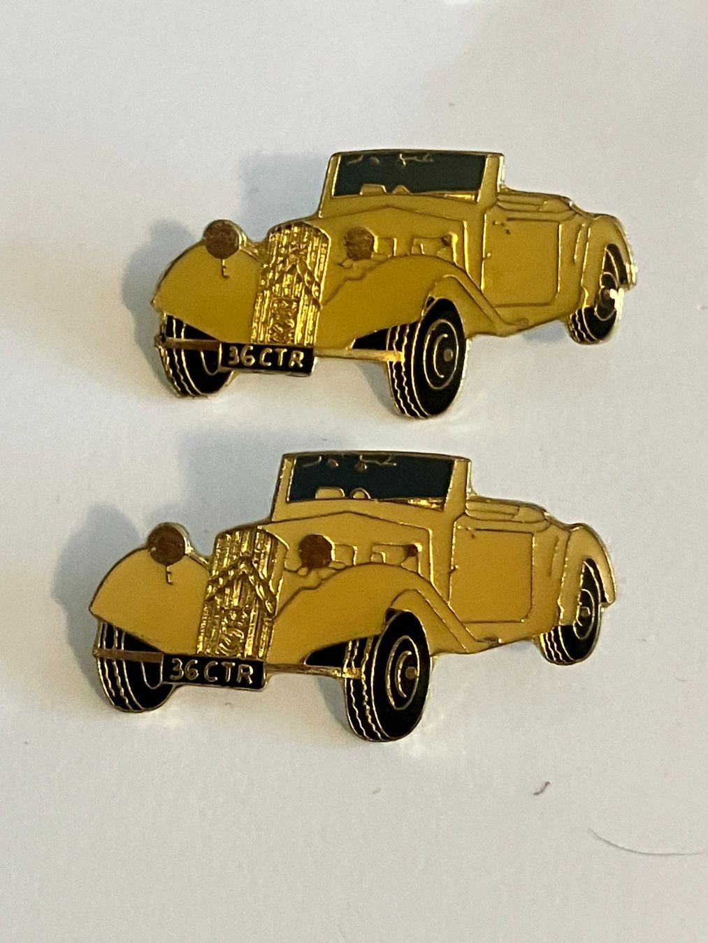 Placchette & Badge: 2 Pin Citroen 36 CTR – Usato da Basel venduto da djwwpp
