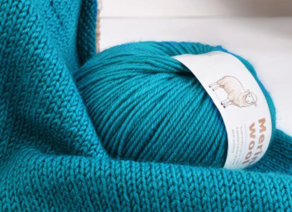 Lana: 500g Merino Wolle schöne Farbe – Nuovo e nell'imballaggio originale da Dübendorf venduto da alibaba010