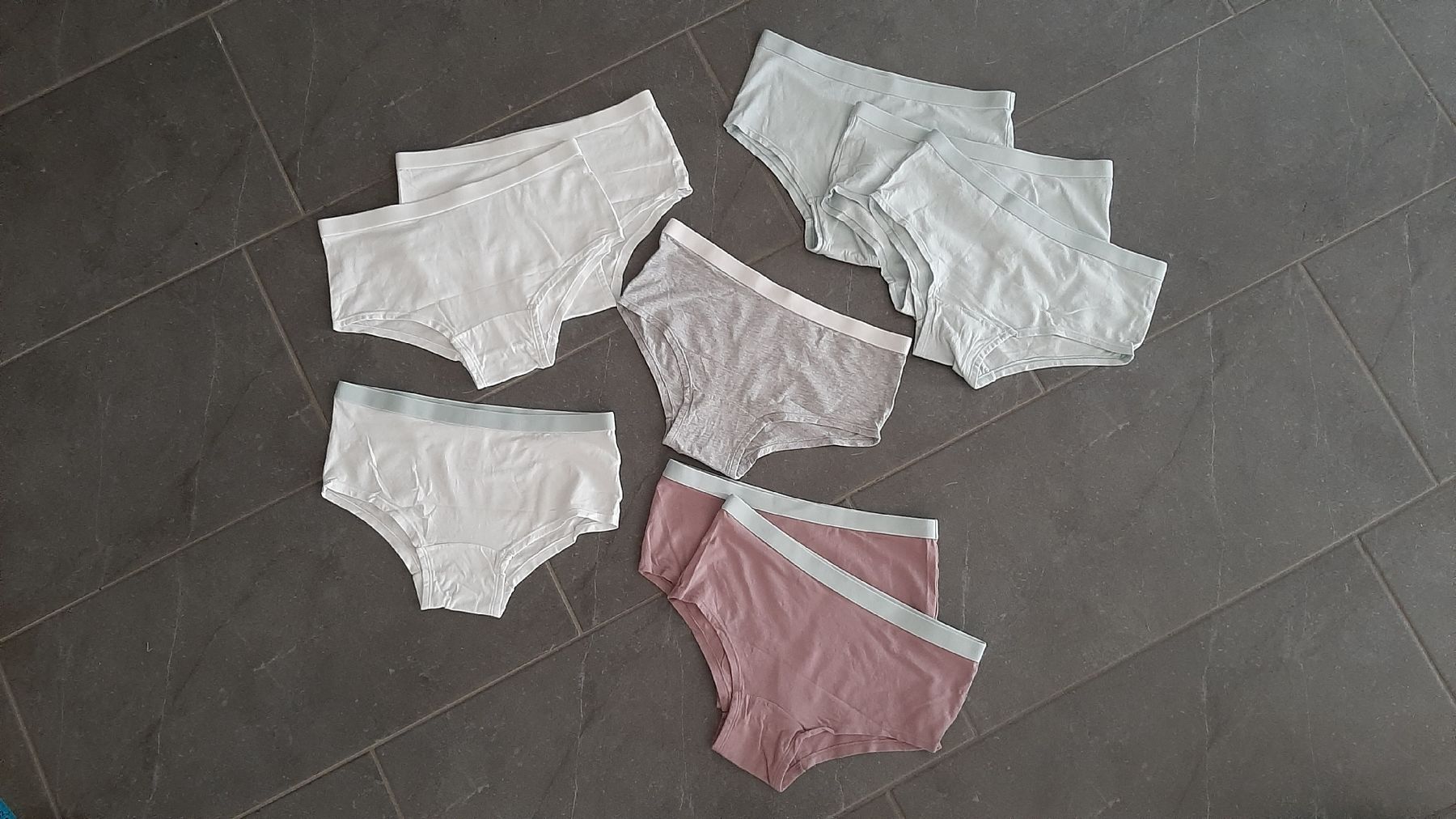 Tchibo Biancheria intima: tchibo 9x Unterhosen/Pantys Grösse 170/176 – Usato da Dübendorf venduto da Luuuusmeitli12