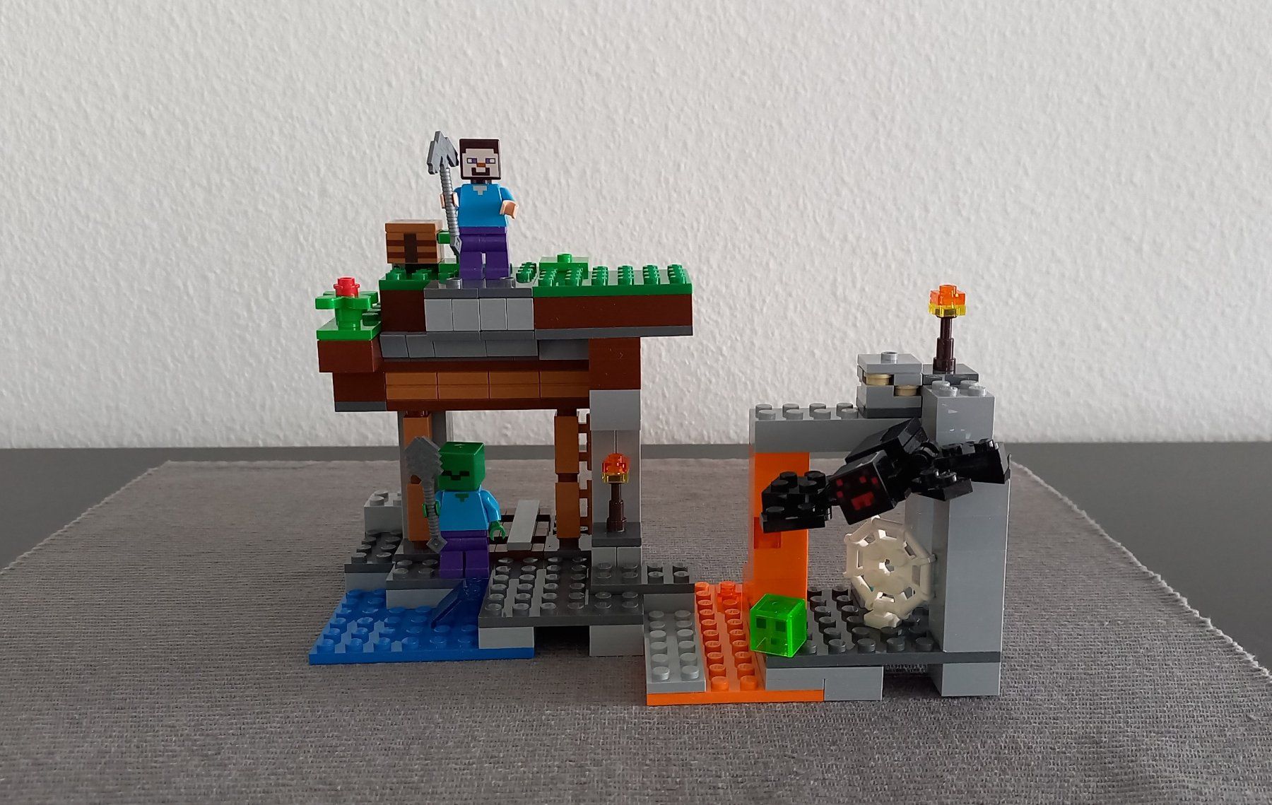 Lego Jouets: Lego Minecraft 21166 plus Minifig – D'occasion à Emmenbrücke par poros221 1