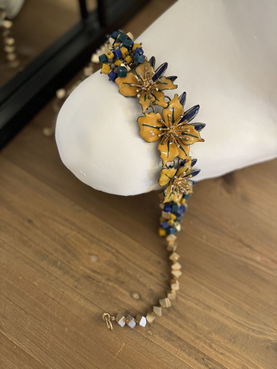 Zara Catenine: Wunderschöne Blumen-Halskette – Nuovo (secondo la descrizione) da Triesenberg venduto da Designer_Closet 1