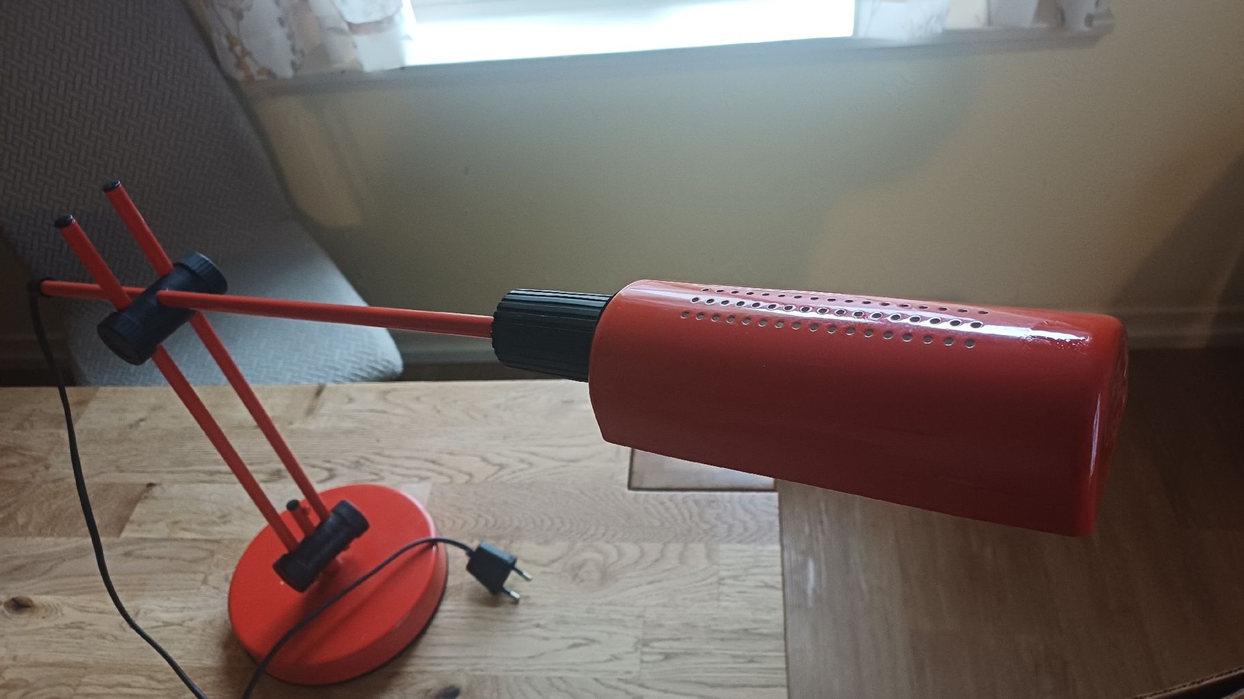 Schreibtische: Schöne Bürolampe – Gebraucht aus Flawil von Naphtali 3