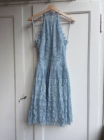 ASOS Spitzenkleid in hellblau Grösse 38