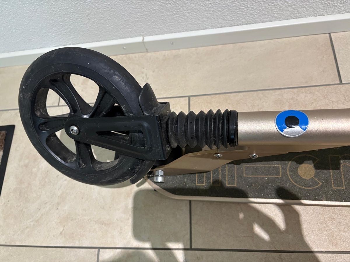 Micro Kickboard: Micro Trottinette Gold/ Bronze – Usato da Wangen b. Olten venduto da Eyluelgoek 5
