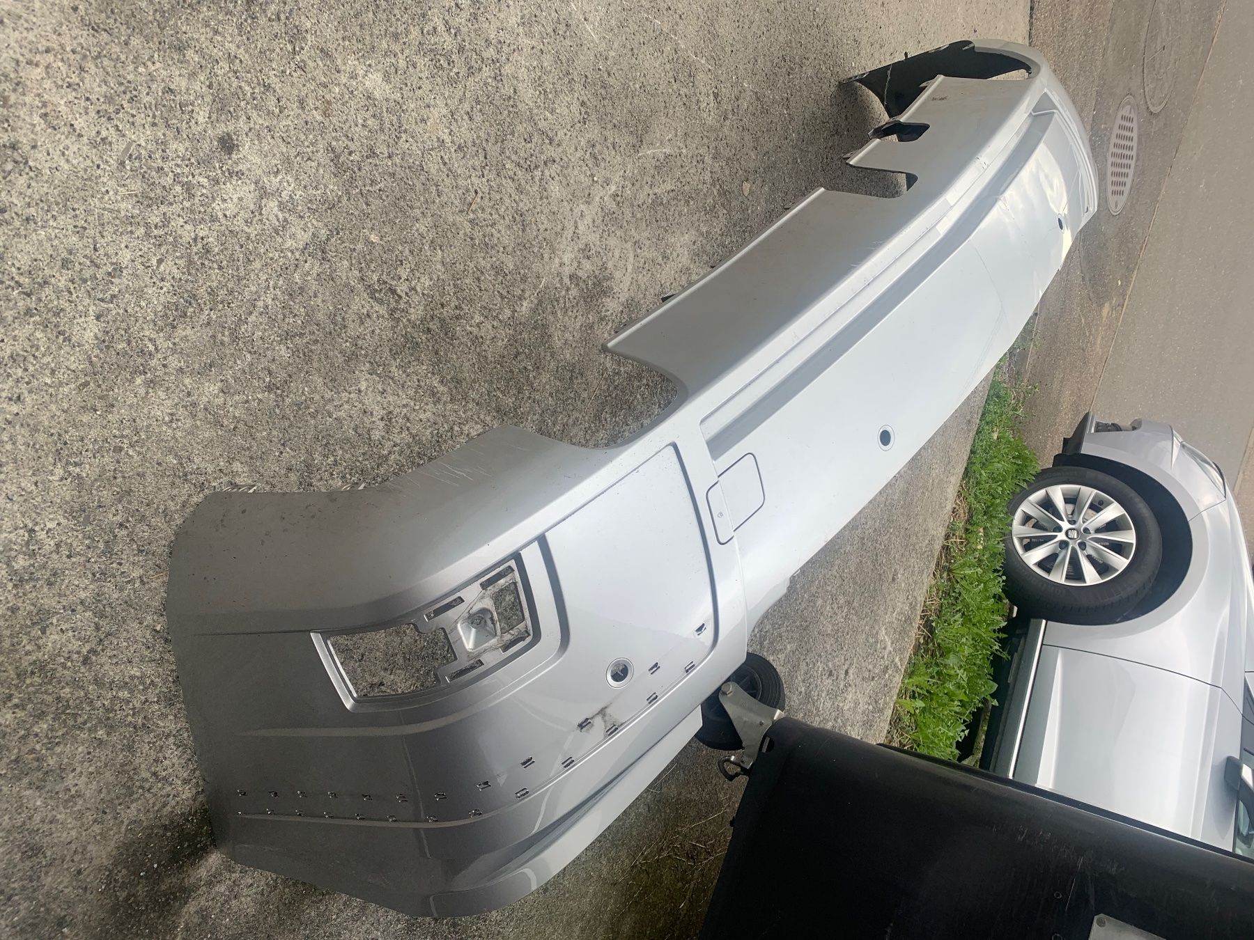 Mercedes-Benz Tutti pezzi di ricambio auto: Stossstange Mercedes GLK – Usato da Emmenbrücke venduto da Jorimat 1