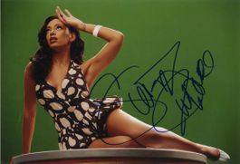 Solange Knowles 1986- Autogramm signiert Foto 20x30cm