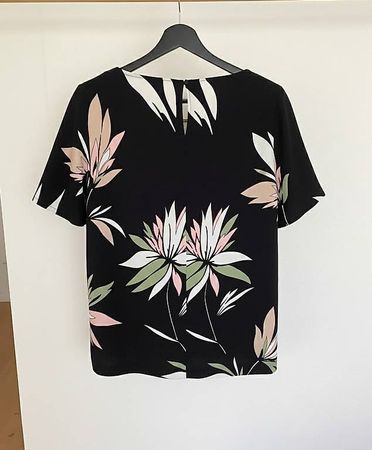 Damenbluse / Tunika in Grösse 36 Schwarz mit floralem Muster