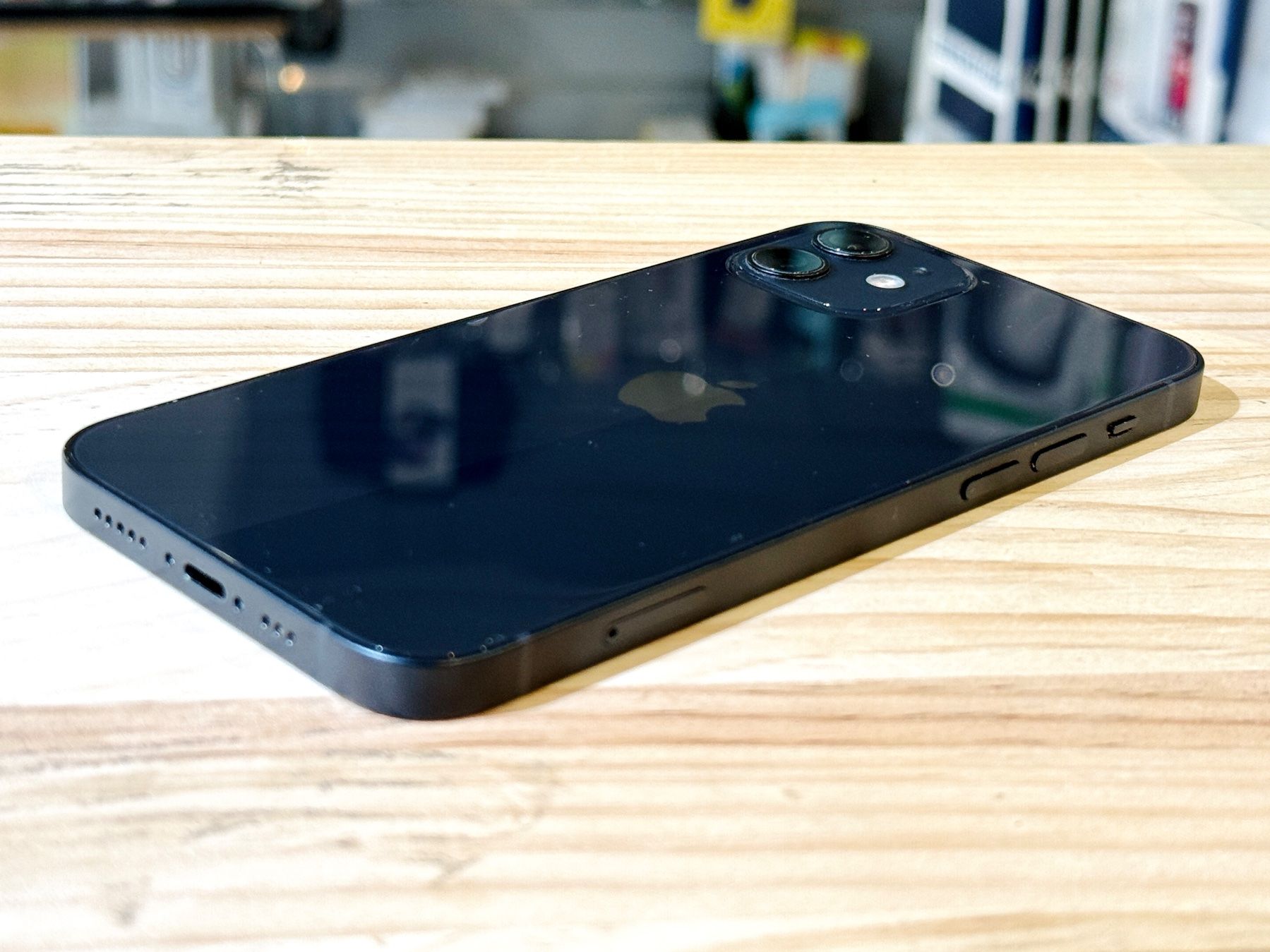 Apple Telefoni cellulari / Smartphones: Châssis Complet iPhone 12Noir -Connecteur de Charge+Batterie – Usato da Morges venduto da DA-repa 3