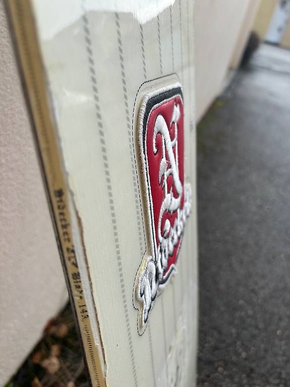 Board: Snowboard 143 cm avec design en cuire – Usato da Versegeres venduto da kista 4
