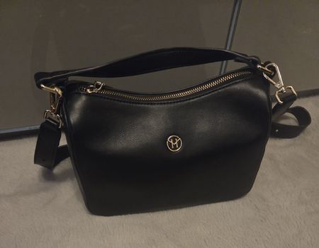 Damen Handtasche schwarz mit Umhängeriemen neuwertig
