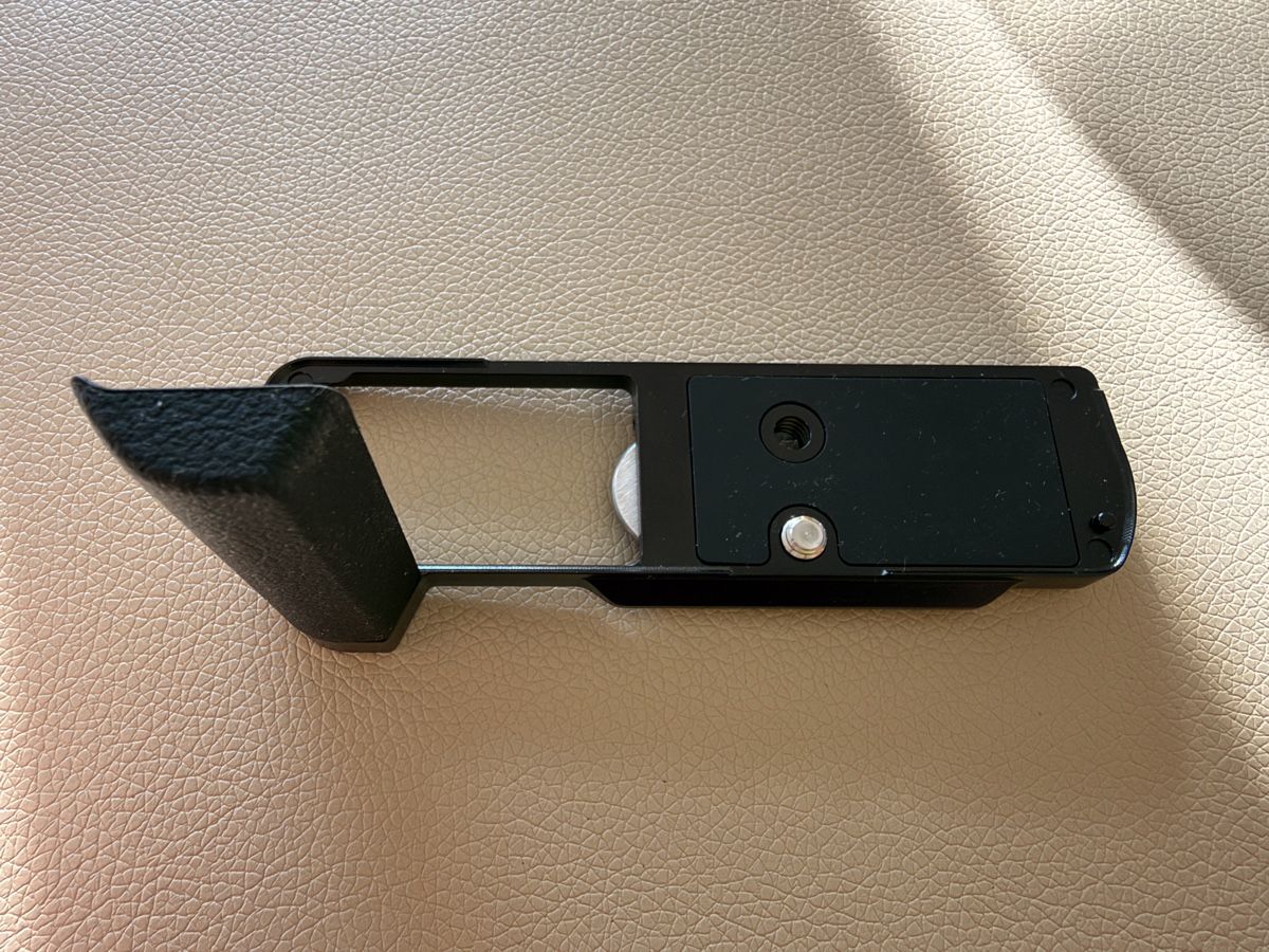 Panasonic Kamera: L-Bracket Lumix S9 – Gebraucht aus Winterthur von R2D_Y7C 1