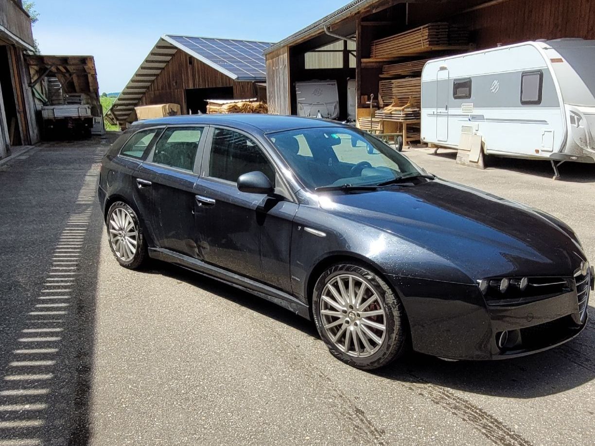 Alfa Romeo Automobili: Alfa Romeo 159 2.4 Jtdm – Difettoso da Thunstetten venduto da Emily2016