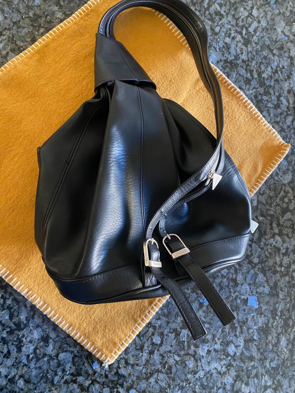 Zaini: Trendiger Schulter-Rucksack schwarz – Nuovo (secondo la descrizione) da Allenwinden venduto da Obalu 2