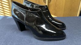 Stiefeletten aus schwarzem Lackleder Gr 37.5 Giòfom 53