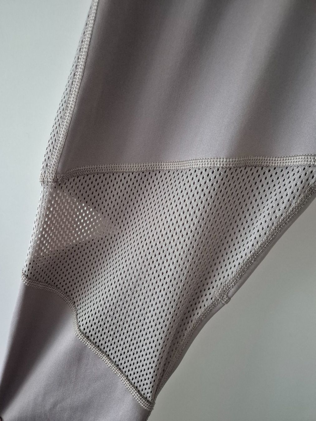 Puma Leggings: PUMA Leggins mit Cut-outs, Gr. 38 – Nuovo (secondo la descrizione) da Wolfwil venduto da s.ara_c 2