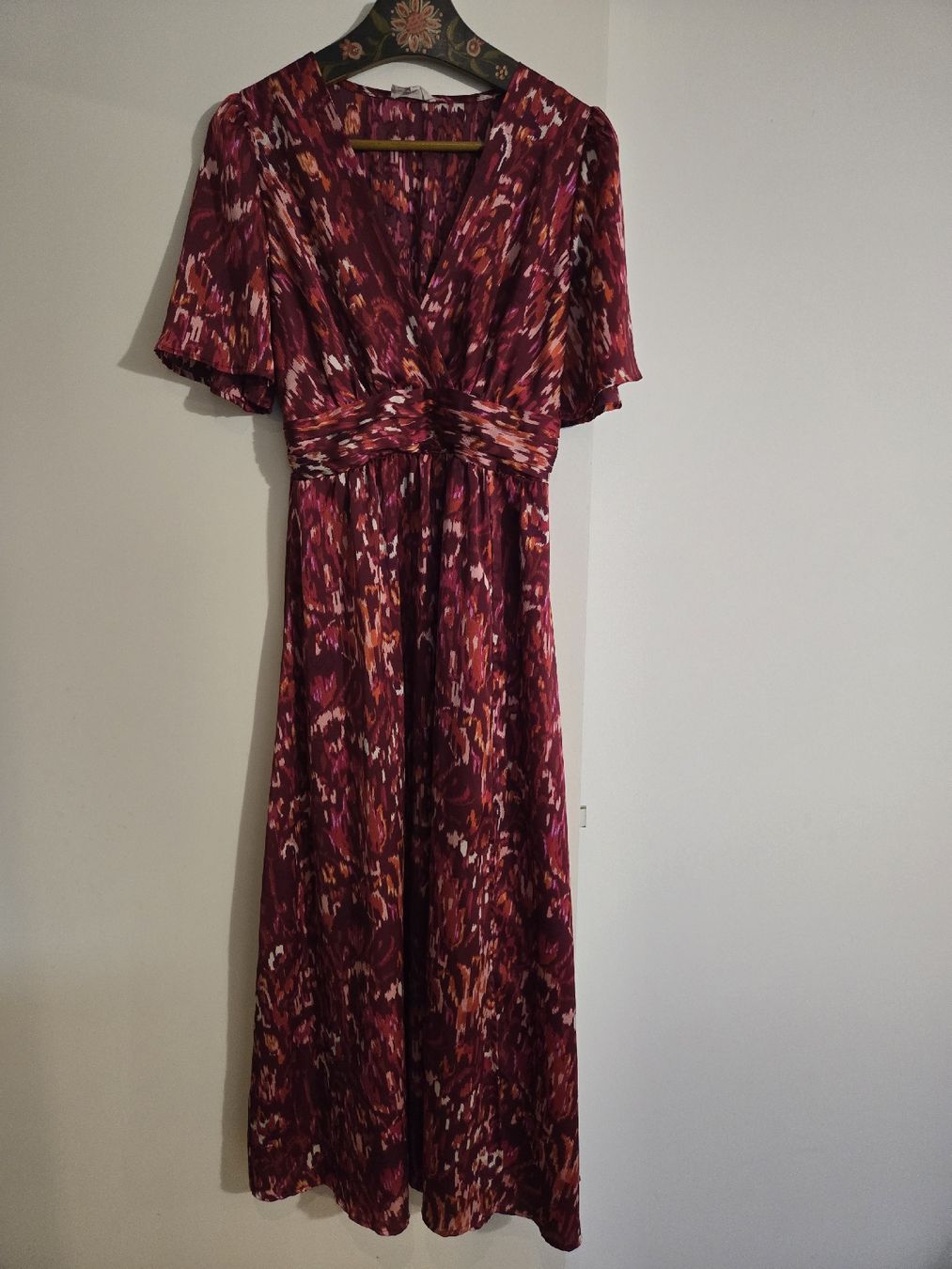 Vestiti: Y coo Paris Kleid, bordeauxrot gemustert, Gr. M – Usato da Dübendorf venduto da Timulka
