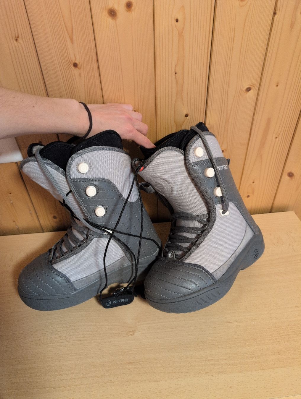 Snowboard Nitro Scarpe da donna: Nitro Snowboard Boots - Size 36 - Grey - Excellent Condition – Usato da Grindelwald venduto da val_bq2g 3