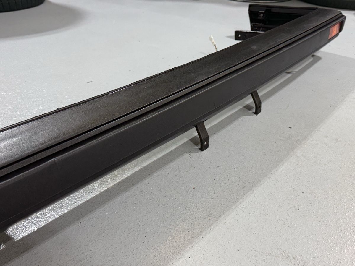 VW Tutti pezzi di ricambio auto: VW Golf 1 Stossstange – Usato da Niederhasli venduto da Ajlina1212 3