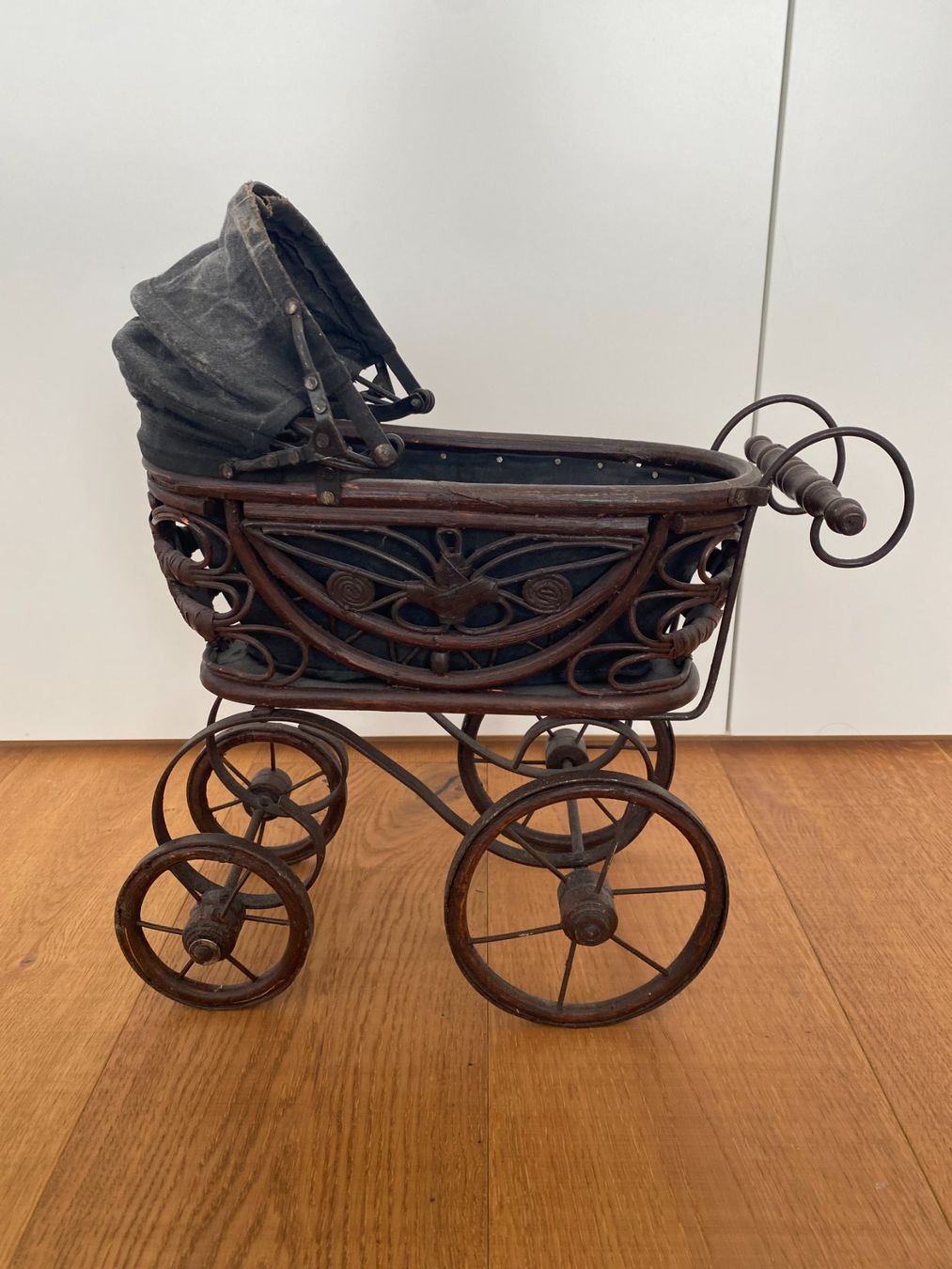 Carrozzine per bambole: Antiker Puppenwagen – Usato da Gerolfingen venduto da Regenbogen88 1