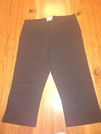 Schwarze Capris "Essentials by Tchibo" Gr. 42/44 Damen
