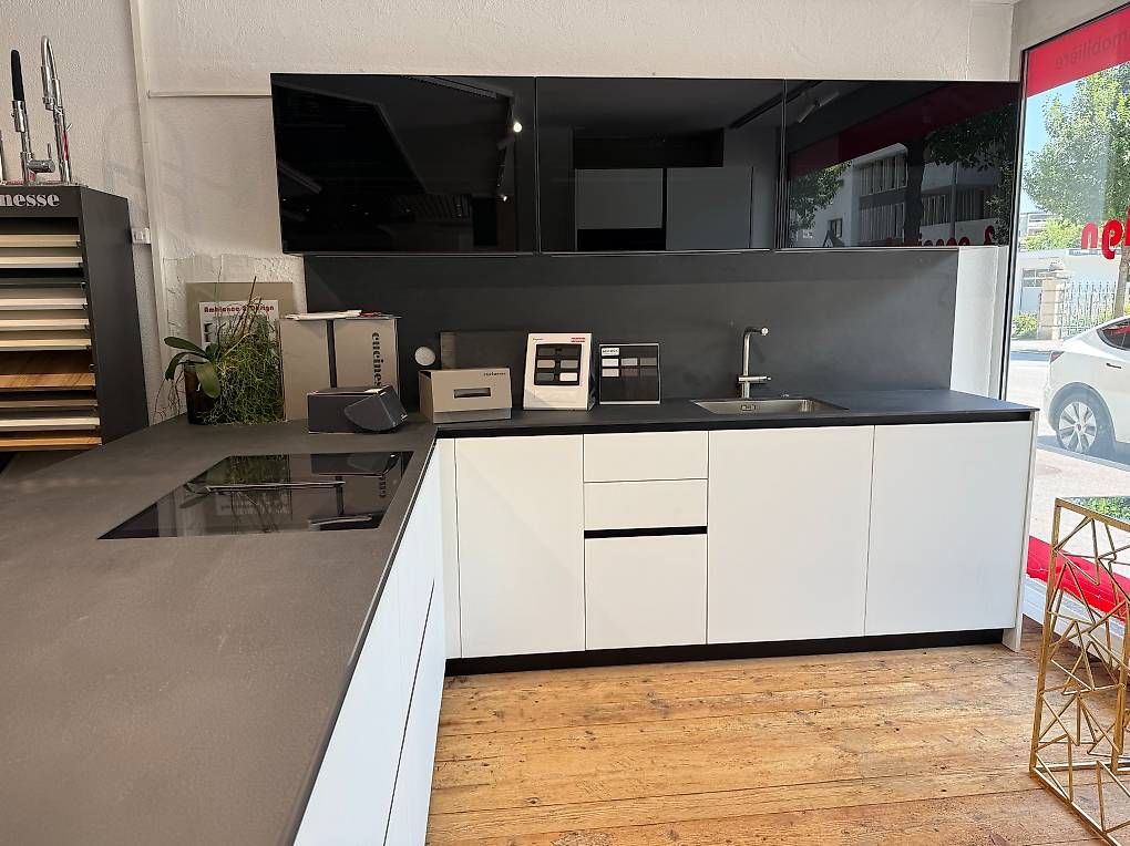 Cucine complete: CUISINE D'EXPOSITION HAUT DE GAMME PLUS DE 50% DE RABAIS – Usato da Martigny venduto da ambiance1920 1