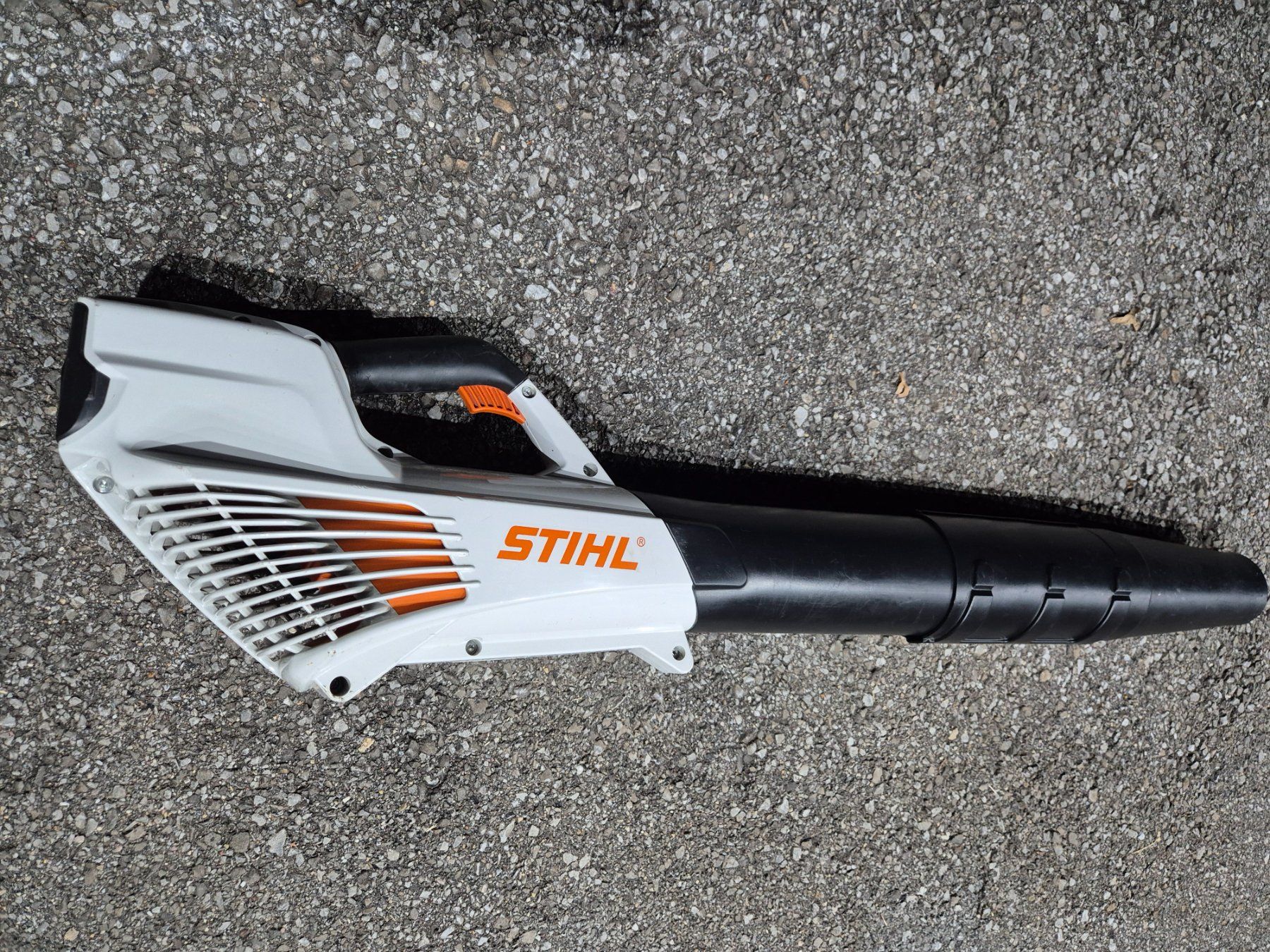 Stihl Soffiatori & Aspiratori per foglie: Akku-Blasgerät Stihl BGA 56 – Usato da Oberägeri venduto da Timoline00 1