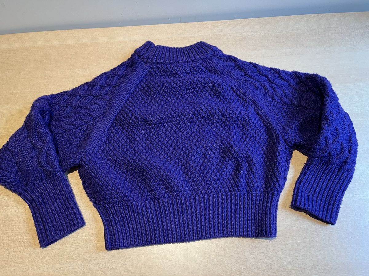 Lotti & Set di vestiti: Set de 5 pulls hiver fille style crop tailles S-M – Usato da Romont FR venduto da cat_j6ww 2
