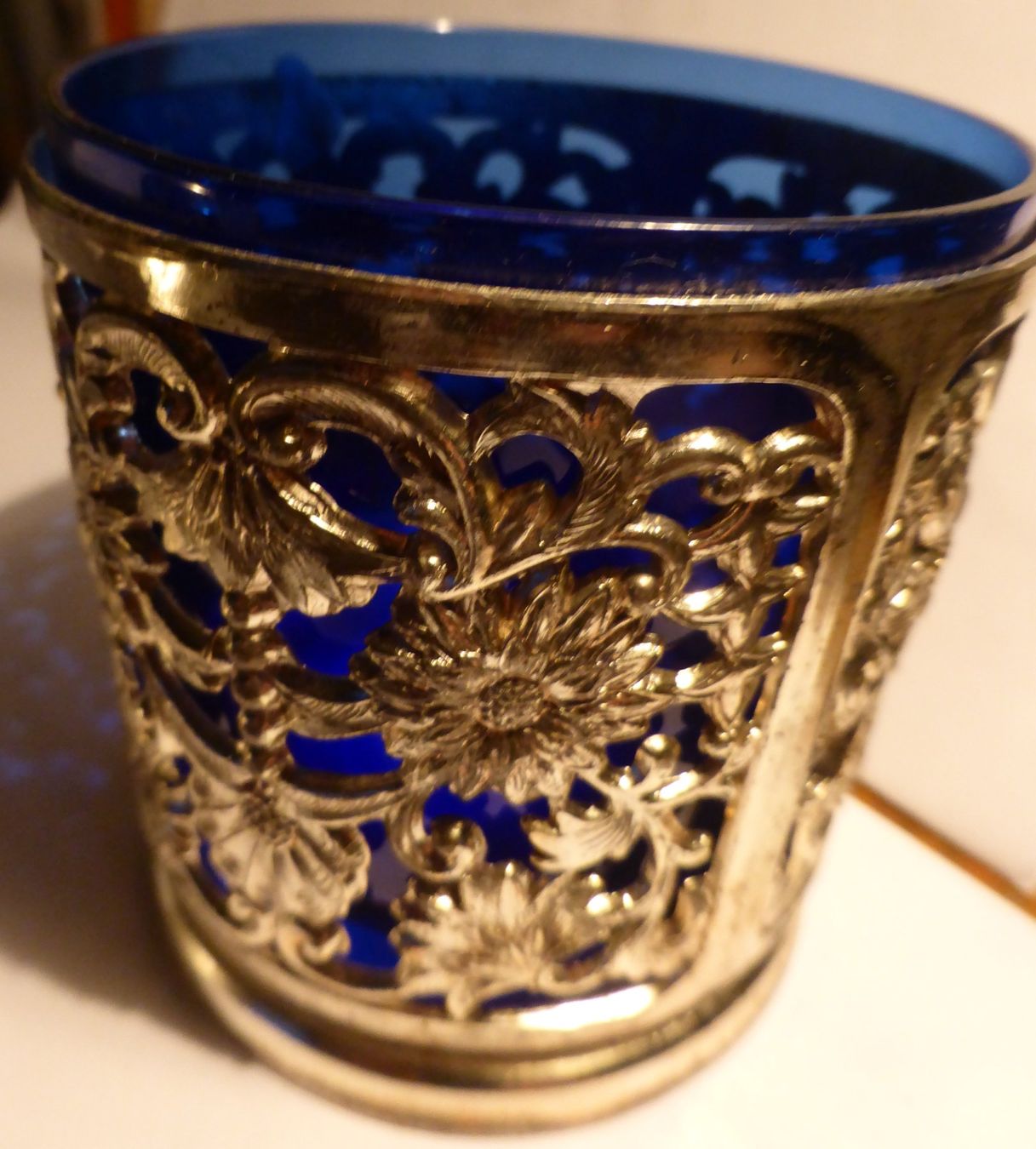 Gläser: EINZIGARTIGES-2 TEILIGES-TRINK-GLAS-AUSSEN--DURCHLÖCHERT – Gebraucht aus Zürich von tritonis 1